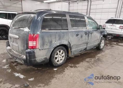 2008 Chrysler Town & Country Touring z USA, uszkodzony, nr VIN 2A8HR54P98R824473